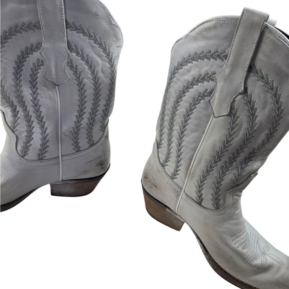 Women's White Embroidered Western Heeled Boots - Picture 7 of 11